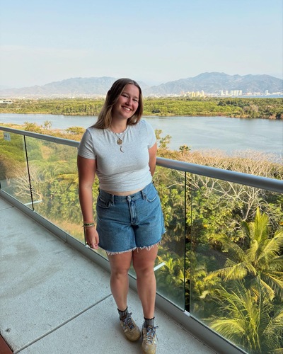 Naomi A - DU Babysitter