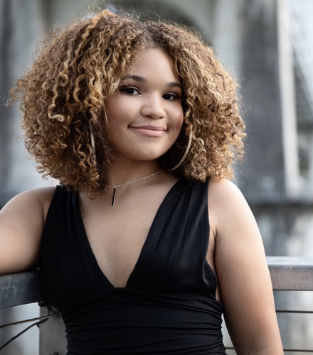 Joia R - Vanderbilt Babysitter