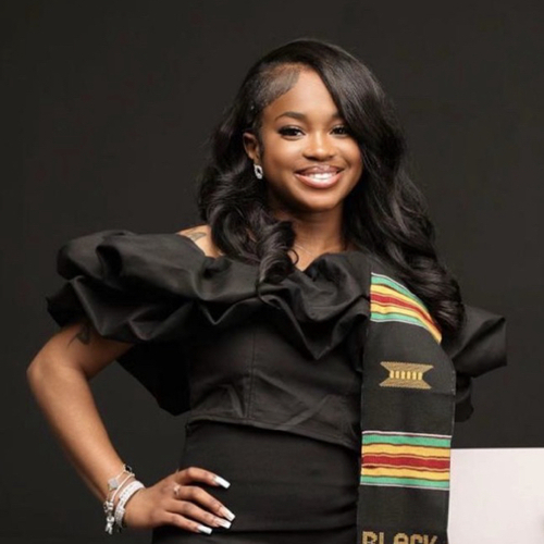 Joniya G - Holmes Community College  Babysitter