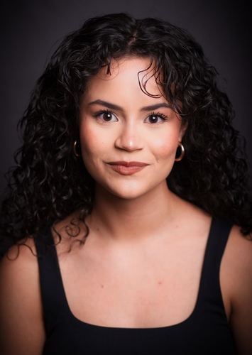 Adrianna R - DePaul Babysitter