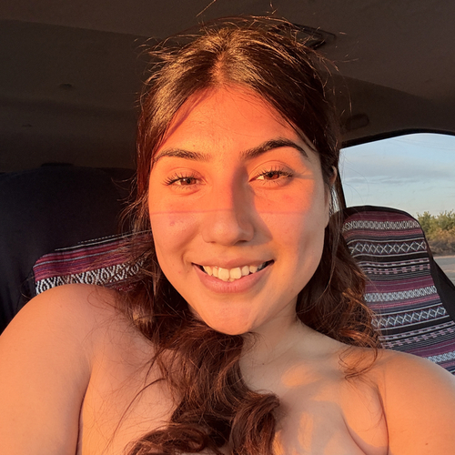 Ayline R - Fresno City College  Babysitter