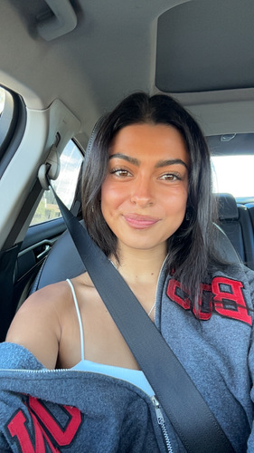 Mia L - Moorpark College  Babysitter