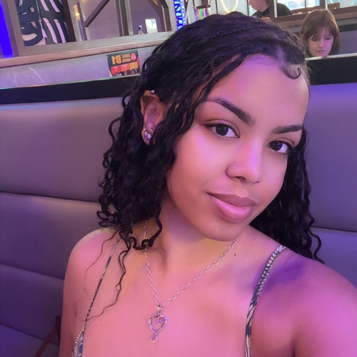 Tiana F - Valencia Babysitter