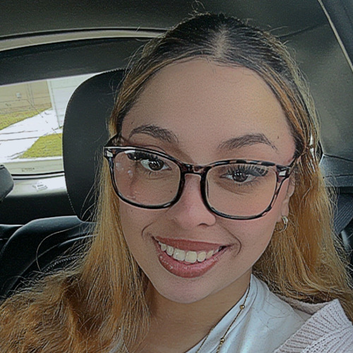 Yanelys G – Keiser Student Seeking Babysitting Jobs