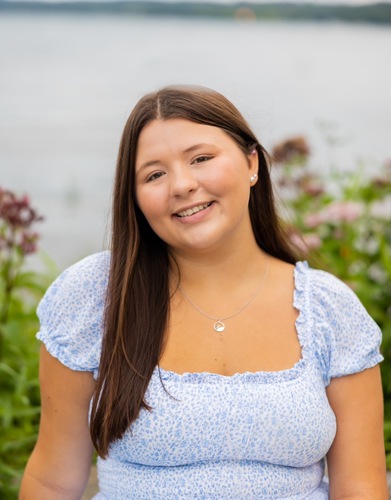 Olivia H - Le Moyne Babysitter