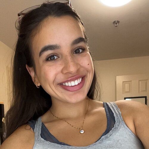 Vivian N - UNE Babysitter