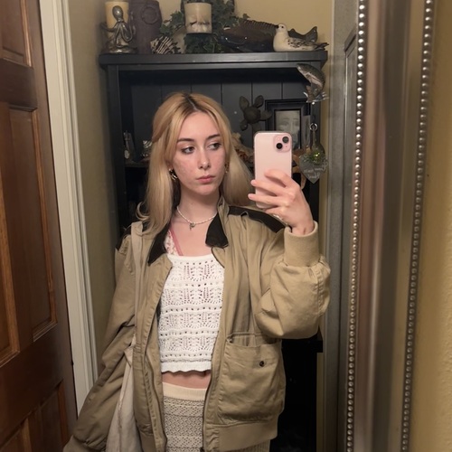 Danielle S - DVC Babysitter