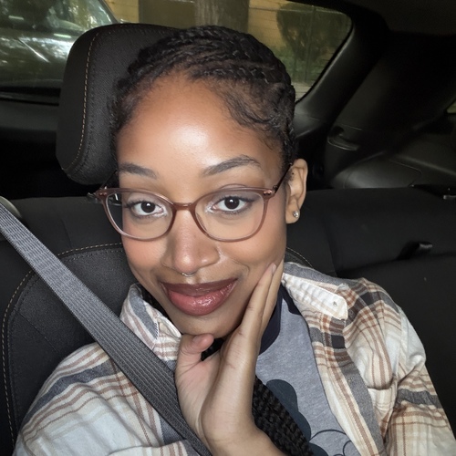 Jayla L - LUC Babysitter