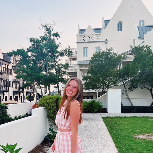 Emma R – UK Student Seeking Babysitting Jobs