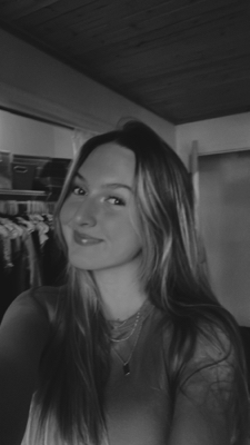 Eve C - UWF Babysitter