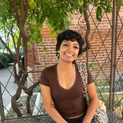 Noemi N - Auburn Babysitter