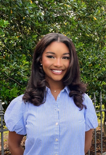 Hallie F - University of Chicago Babysitter