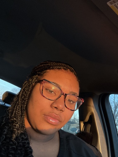 Deshundra J - Hinds Community College  Babysitter