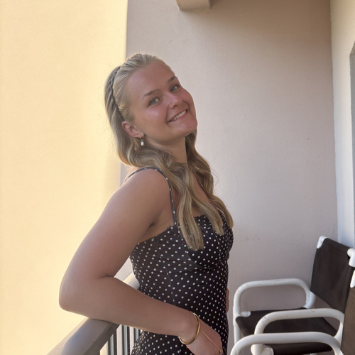 Savanna S - Undefined Babysitter