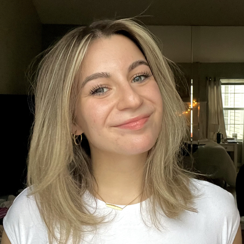 Larysa L - Illinois State Babysitter