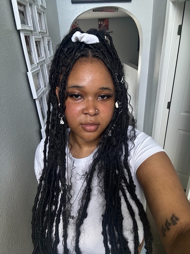 Naila L - Drexel Babysitter