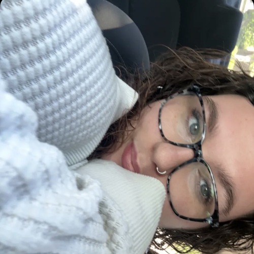 Danica L - UK Babysitter