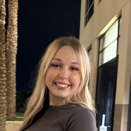 Kylie F - Paradise Valley Babysitter