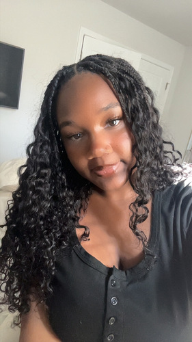 Tahnia R - Winthrop Babysitter