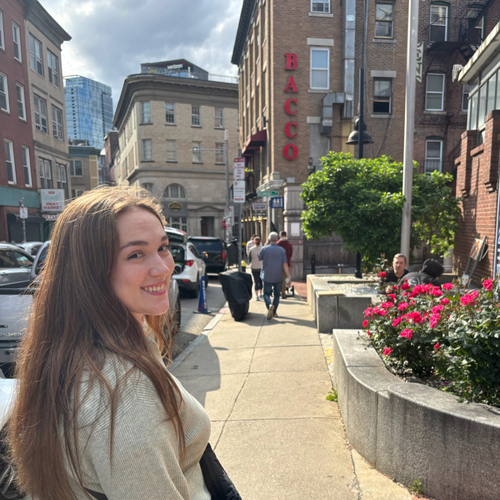 Zoe N - Loyola New Orleans Babysitter