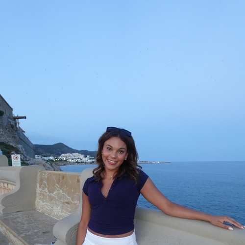 Vayla S – Central Missouri Student Seeking Babysitting Jobs