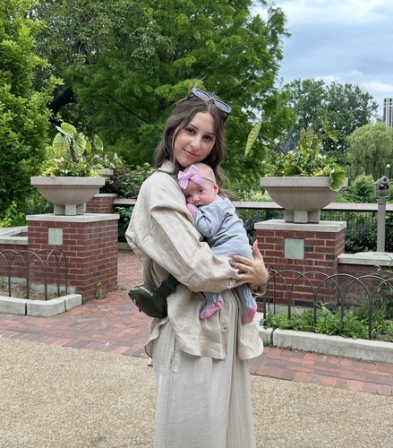 Madelyn T - Fresno City College  Babysitter