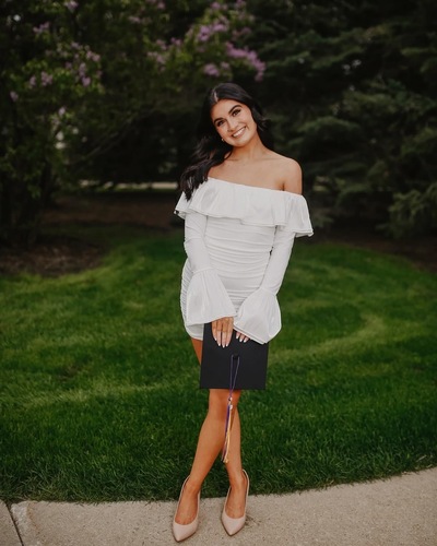 Savannah S - UNI Babysitter