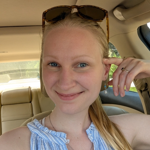 Laura S - Geneva Babysitter