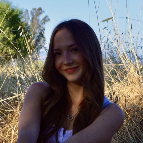 Ella M - Reedley College  Babysitter