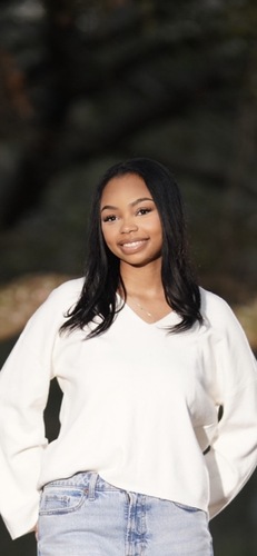 Amiya F - Valencia Babysitter