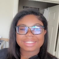 Deja M - UAB Babysitter