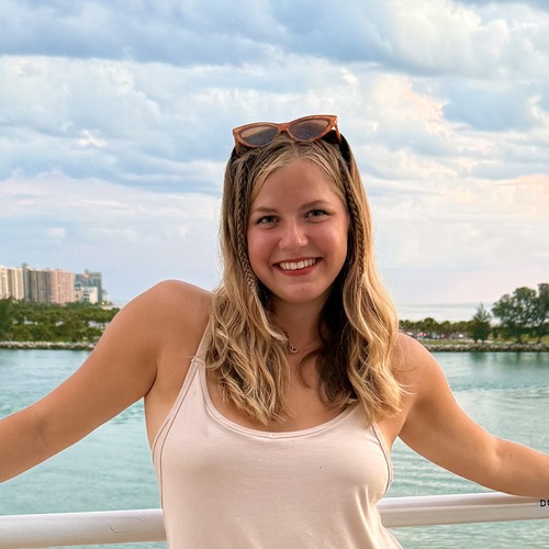 Leahnees M – ETSU Student Seeking Babysitting Jobs