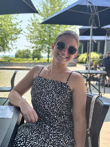 Alexa H - Trine Babysitter