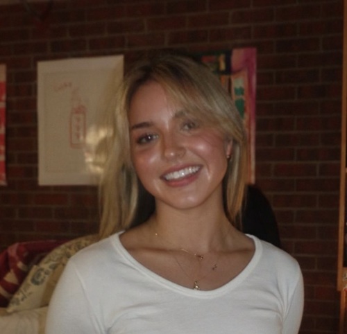 Ellia S - DU Babysitter