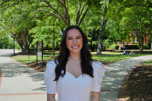 Sadie J - Auburn Babysitter