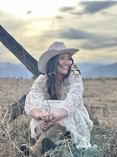 Izzy C - USU Babysitter