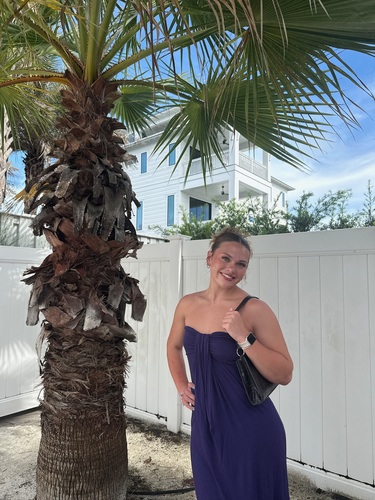 Ellie L - Longwood Babysitter