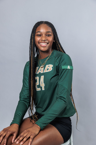 Mia R - UAB Babysitter