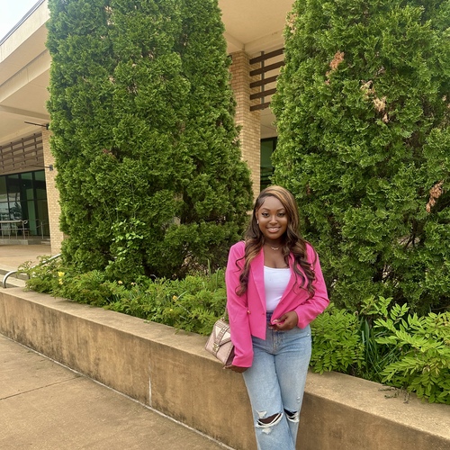 Niya L - Jackson State Babysitter