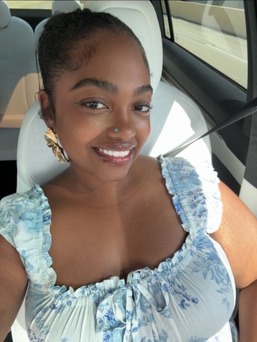 Jazlyn W - Valencia Babysitter