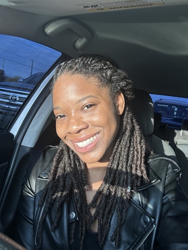 Jahniah L - Valencia Babysitter