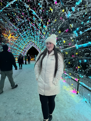 Lizzy R - Aveda Institute Phoenix Babysitter