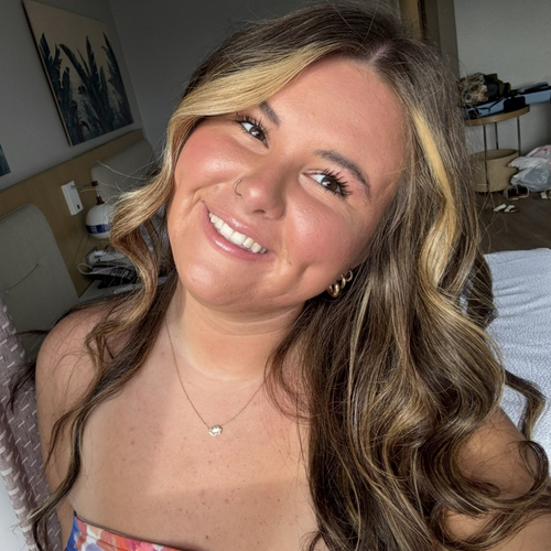Sheyenne L - UNF Babysitter