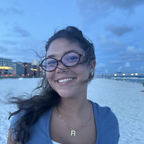 Risa R - UAB Babysitter
