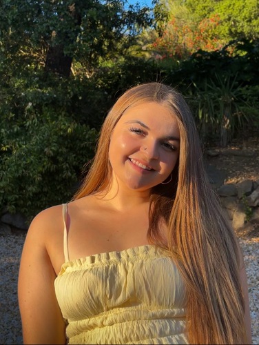 Ashly G - COM Babysitter