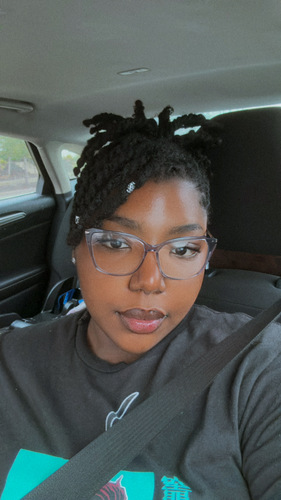 Gloria S - DeVry University-Illinois Babysitter