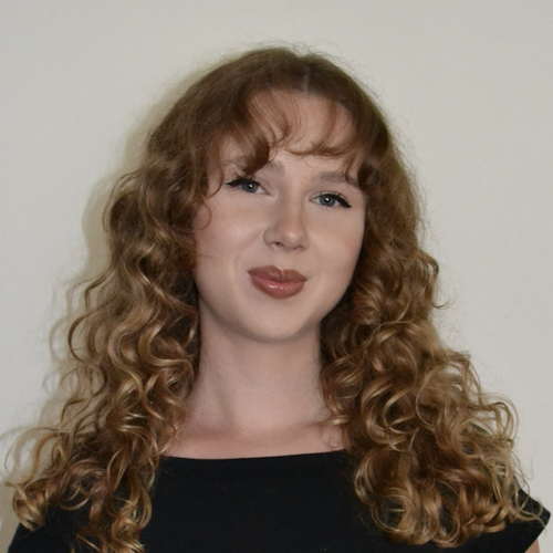 Phoebe M - Aveda Institute-Lafayette Babysitter