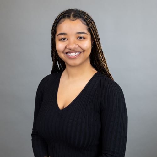 Bailey S - Loyola Babysitter