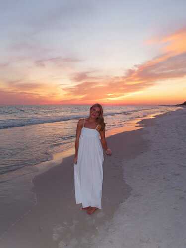 Olivia V - UK Babysitter