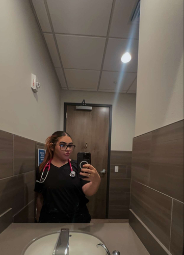 Evelin O - Rock Valley College  Babysitter